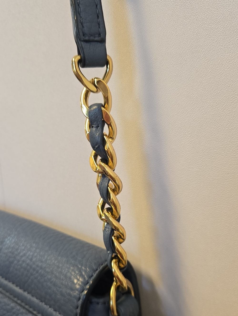 EUC Tory Burch Slate Blue Pebbled Leather Crossbody with Gold Chain - Picture 9 of 13